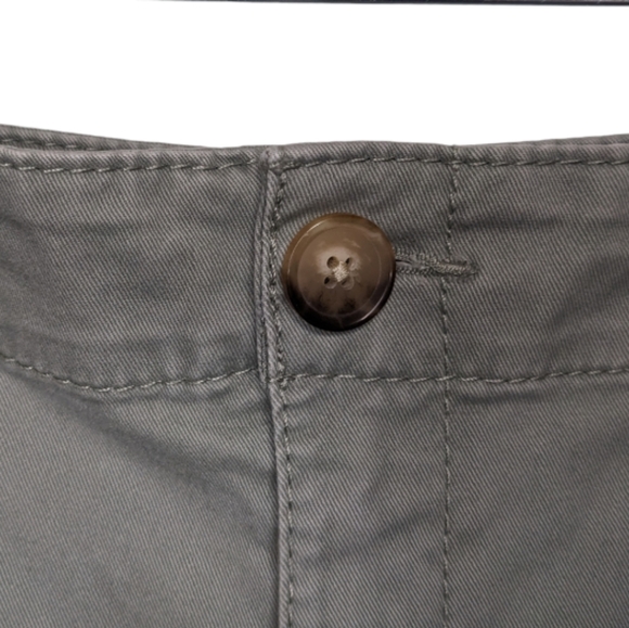 NWOT LOFT Olive Green Washed Twill Shorts Size 4 🌿 - Picture 8 of 16